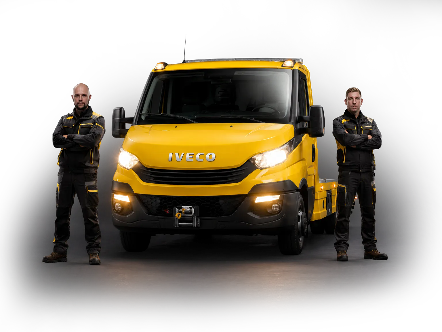 Laweta Heavy Rescue — zespół przy żółtym pojeździe IVECO